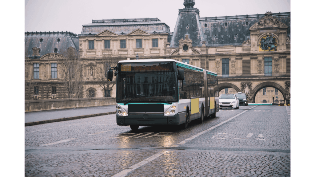 初心者でも安心！パリの交通ルールと安全対策｜地下鉄・Bolt・タクシー最強ガイド